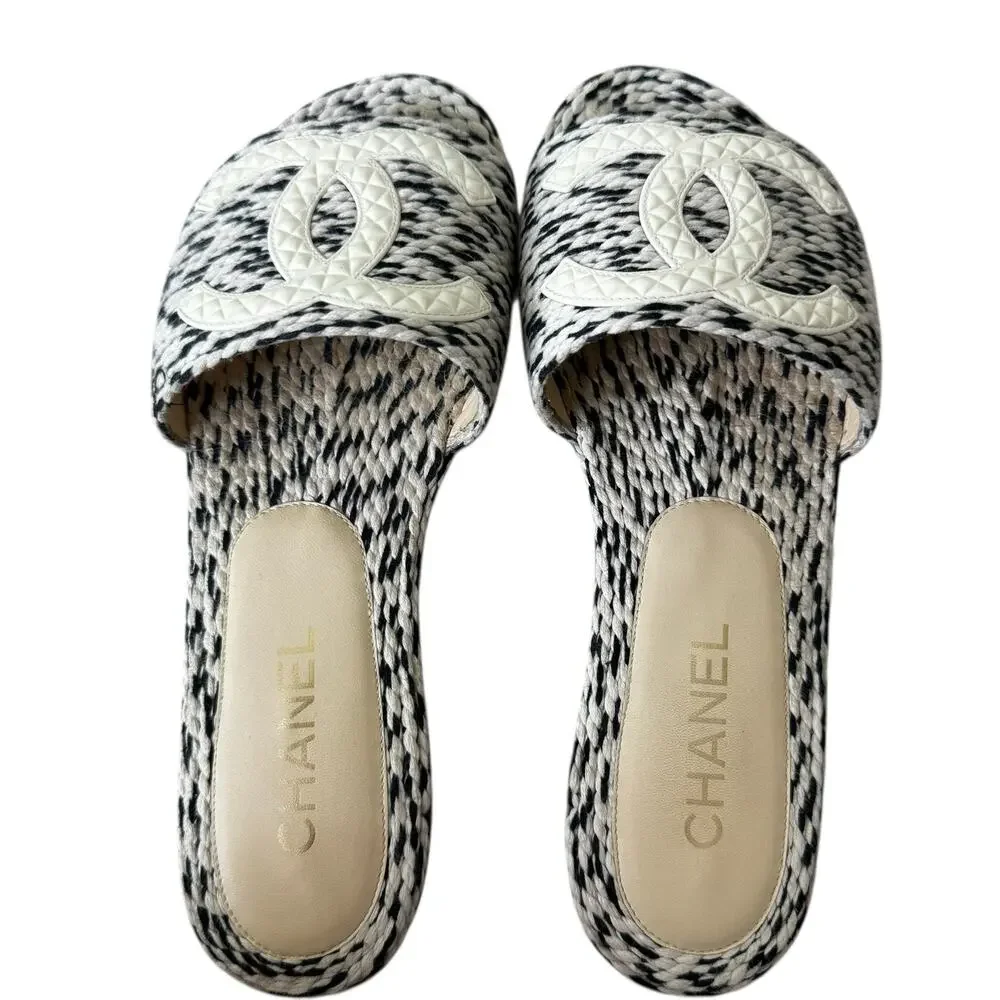 CHANEL Beige/ Black Patent CC Mule Slides 38C/ US 8 Wide - Picture 2 of 11